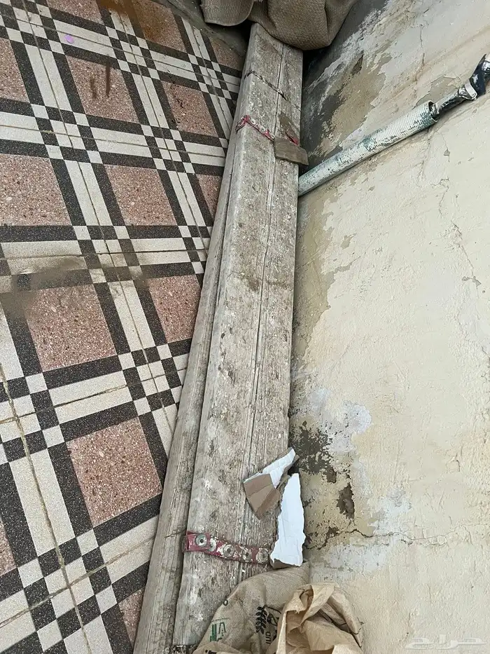 سقالات وخشب 1