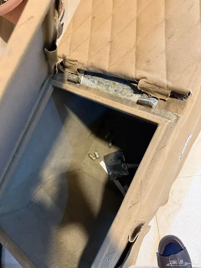 صندوق حديد عليه تلبيس تفصيل قرناس الشمال 12