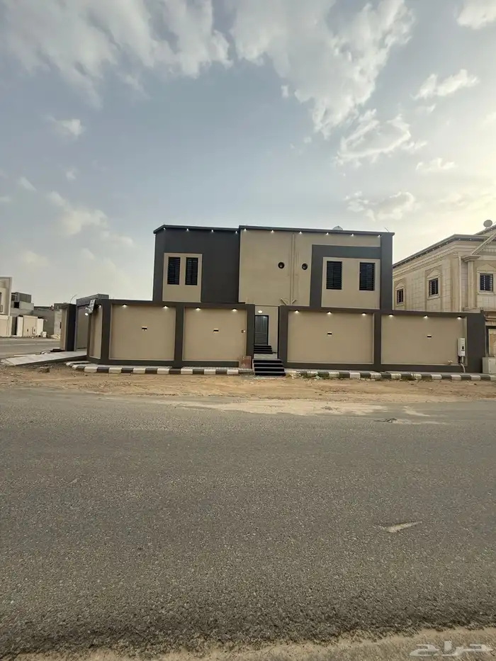 للبيع فيلا علي شارعين زاويه أرض كامله أحد رفيده حي الروان 2