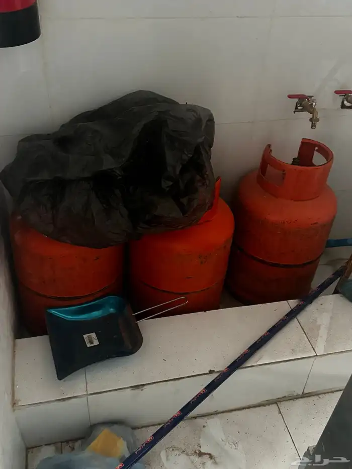 للبيع اغراض بوفيه بالكامل 14