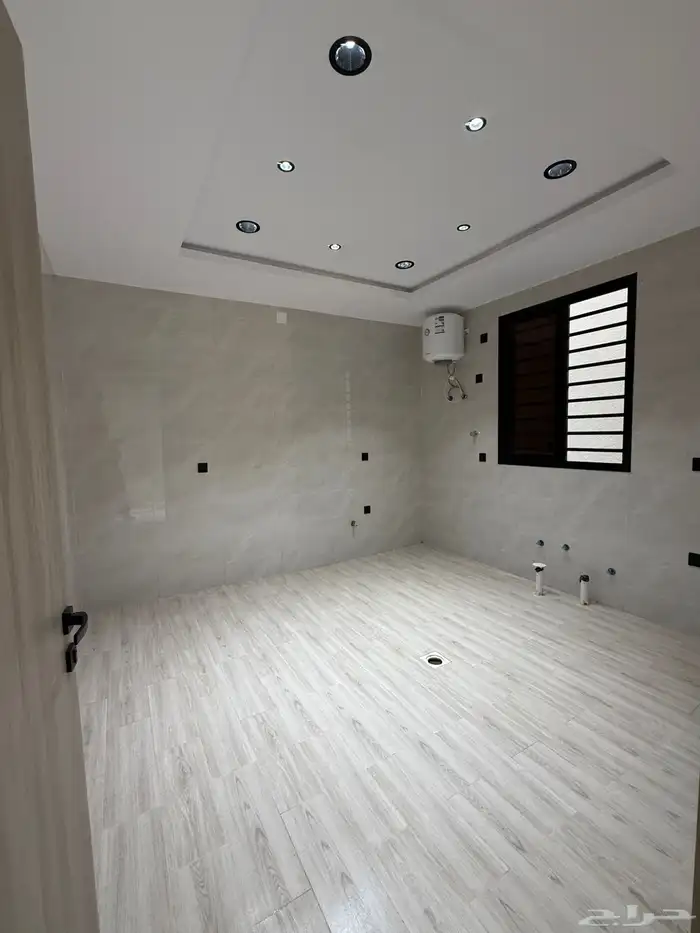 للبيع ارواف علويه بملحق وشقق ارضيه ببايكة سيارة ف احد رفيده 20