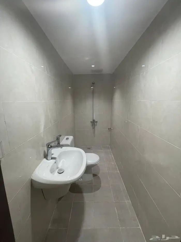 فيلا للإيجار المشرقية حي الجنادرية 11