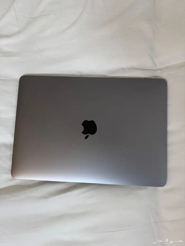 ماك بوك برو مع كرتون الاصلي و الشاحن الاصلي نظيف 2