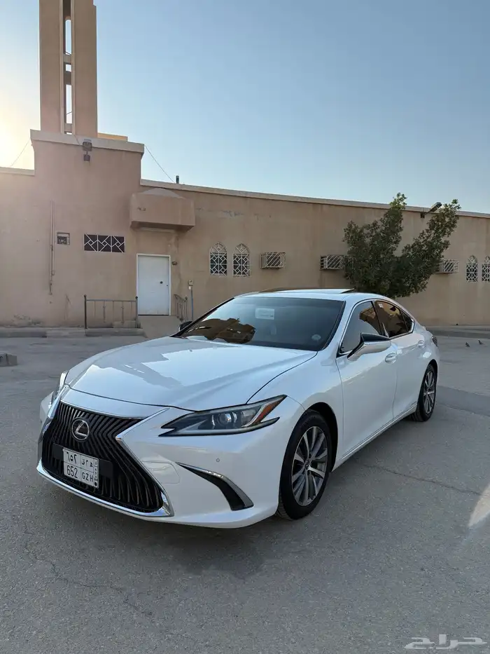 لكزس ES 300h 2021 1