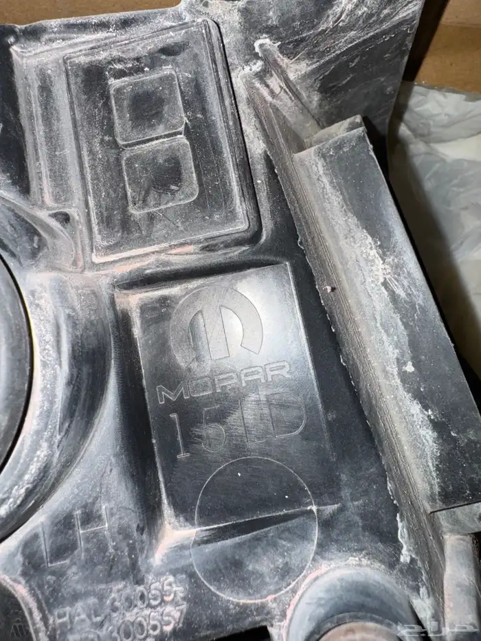 للبيع شمعات دوج تشارجر اصلي حقة وكالتها مستخدمه 3