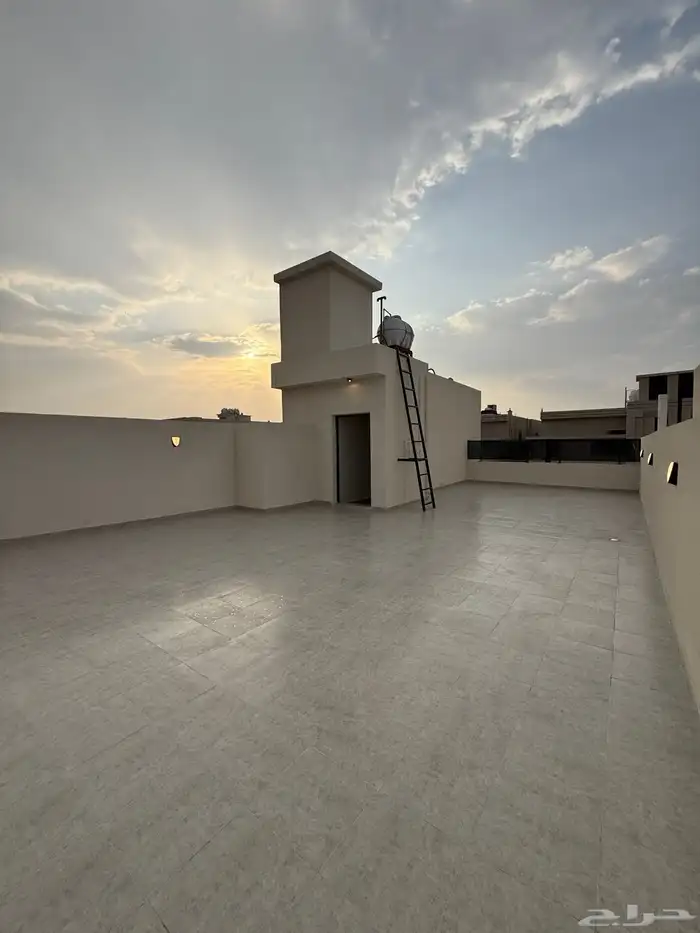 للبيع ارواف علويه بملحق وشقق ارضيه ببايكة سيارة ف احد رفيده 49