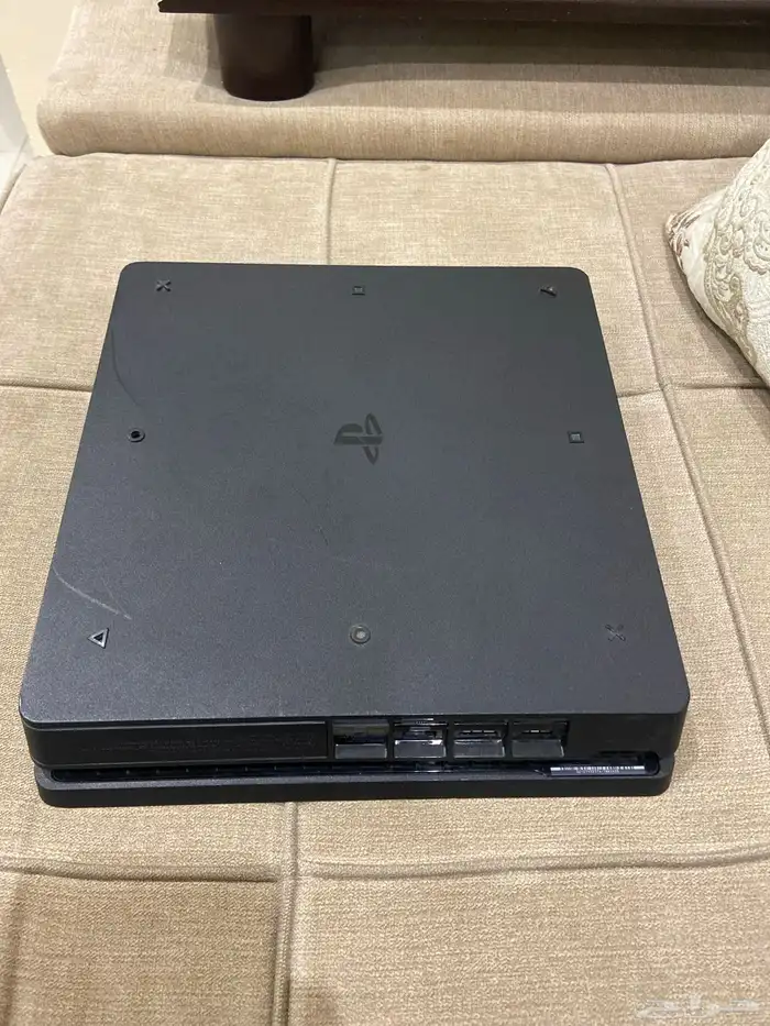 سوني فور مستعمل مع اسلاكه بدون يده 1