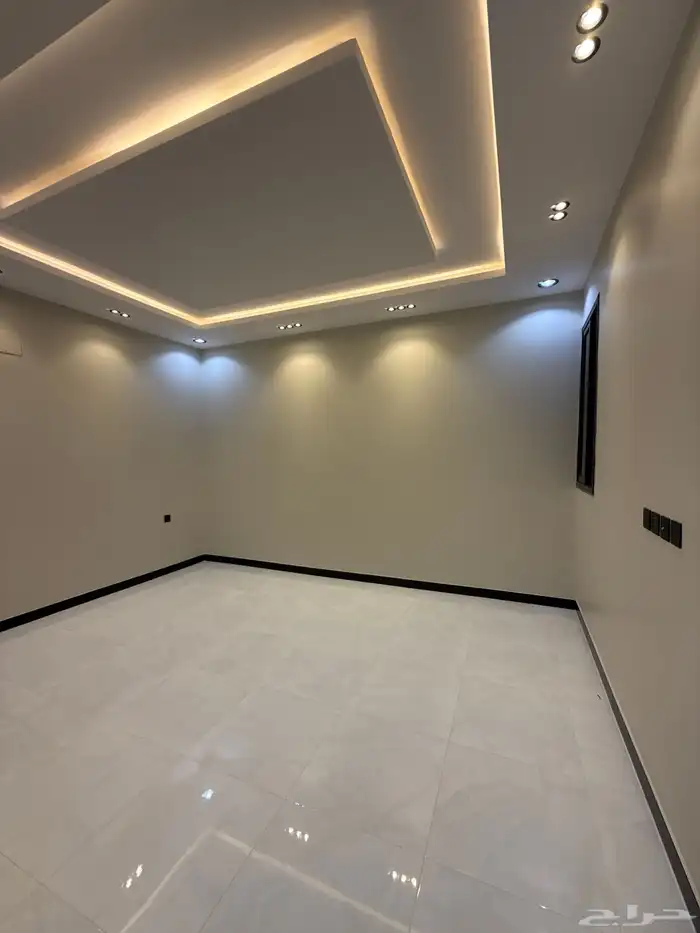 للبيع ارواف علويه 9 غرف وشقق ارضيه ببايكة سيارة درة الموسي 37