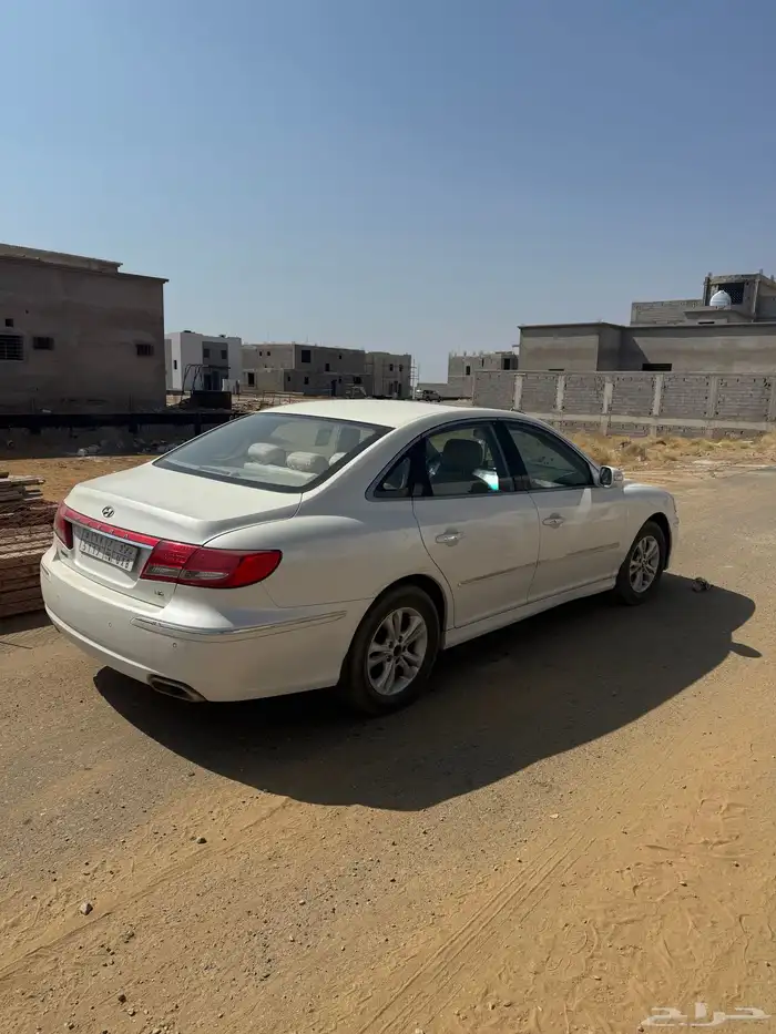 أزيرا 2011 للبيع 3