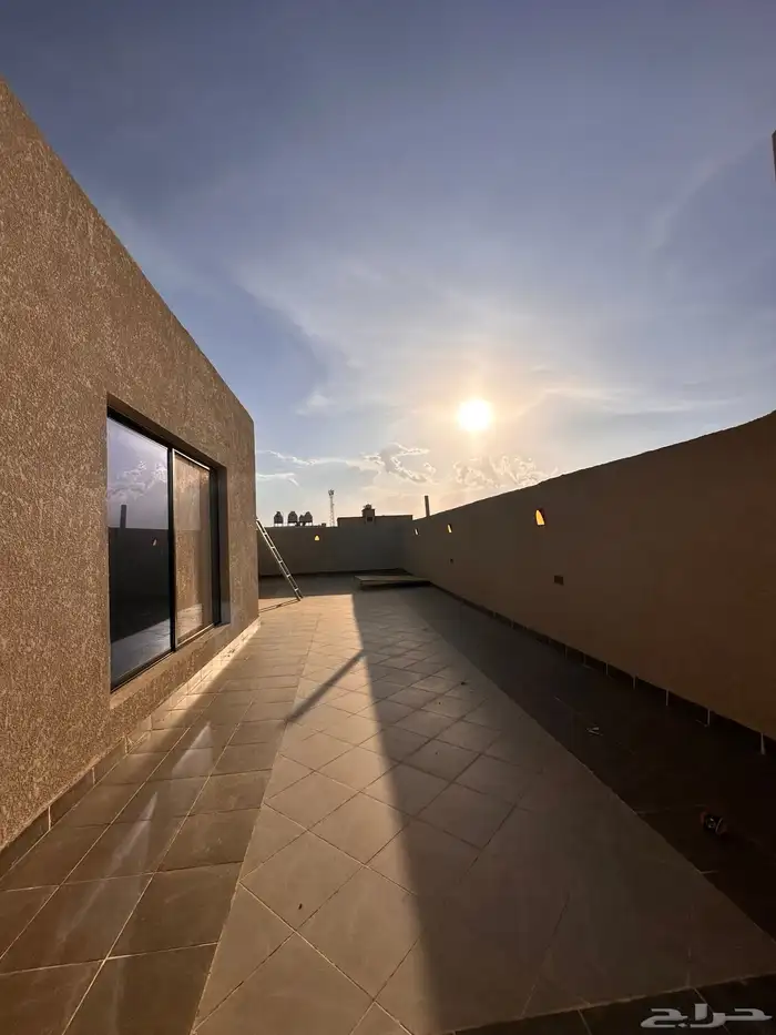 للبيع روف دور ثانى وملحق بسعر 620 الف بخميس مشيط 23