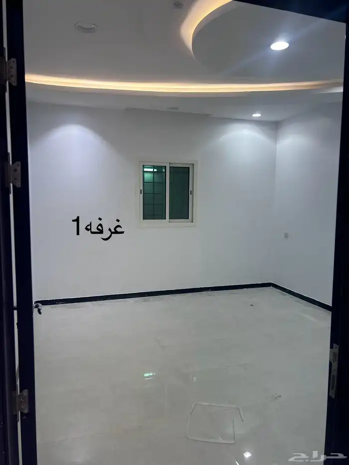 شقه في عماره حي لبن ثلاث غرف وصاله ومطبخ ودورتين مياه 4