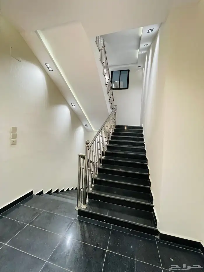 للبيع شقق تمليك علوي مع سطح مصعد راكب حي المعارض السعر 520 19