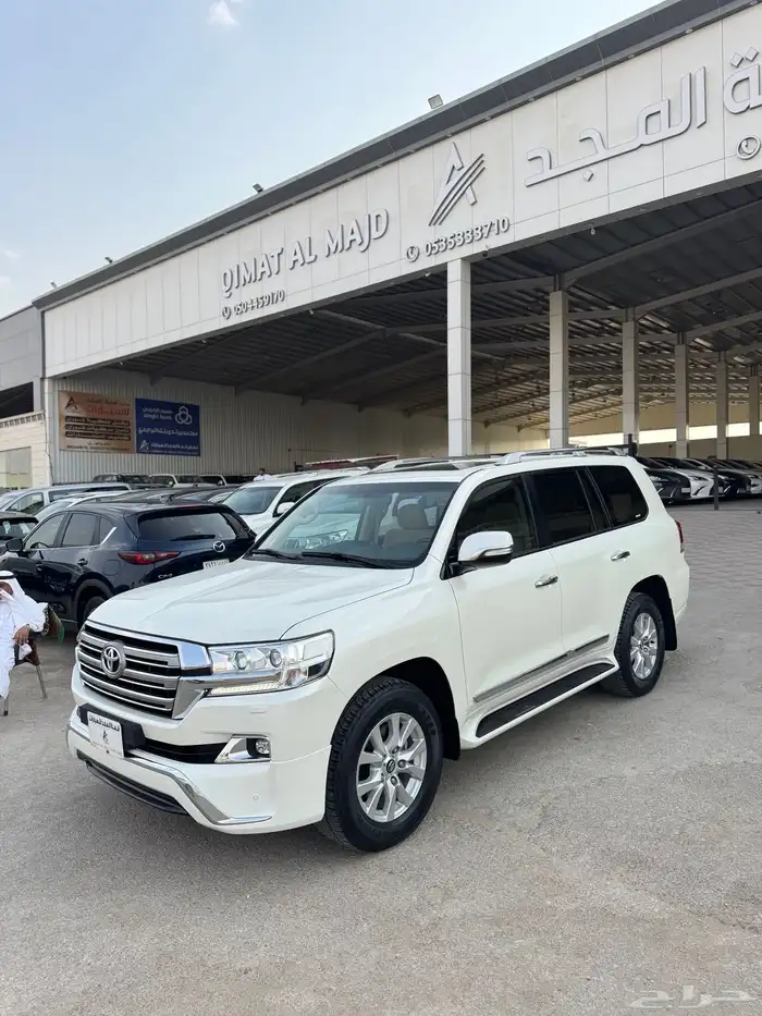 للبيع تويوتا لاندكروزر 2017 - فل كامل بحالة الوكاله - خليجي 2