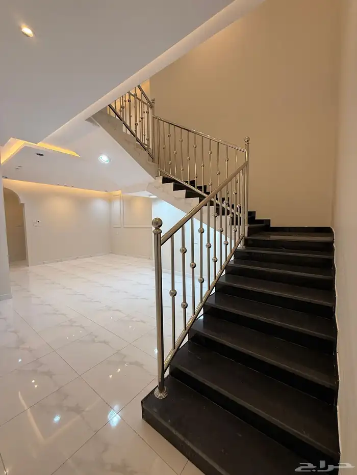 للبيع ارواف علويه وشقق ارضيه ببايكة سيارة ف شمال الخميس 37