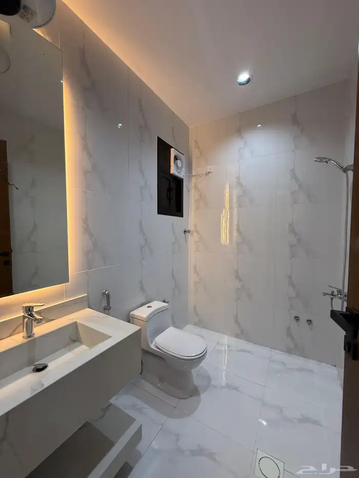 للبيع ارواف علويه وشقق ارضيه ببايكة سيارة ف شمال الخميس 34