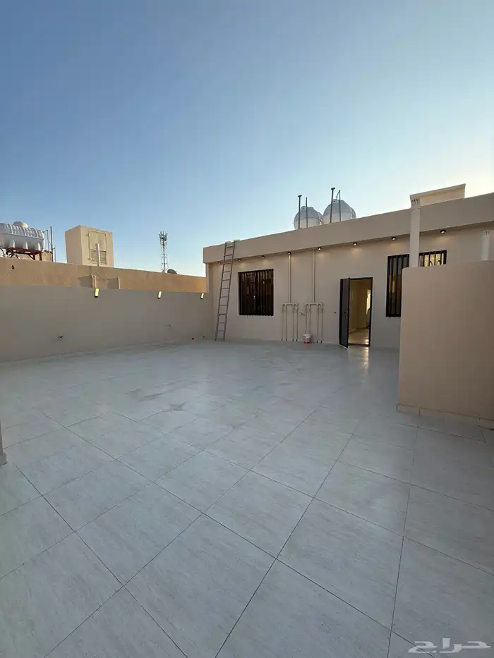 روف علوي مع ملحق 9 غرف بتصميم فندقي حي النسيم -700الف ققط 25