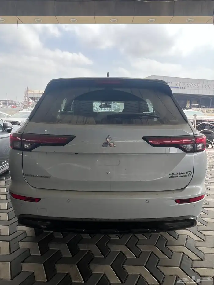 ميتسوبيشي اوتلاندر فل كامل بلاك سام 2025 وارد العيسائي 2