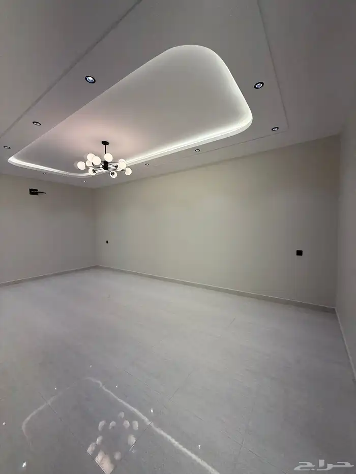 للبيع ارواف علويه بملحق وشقق ارضيه ببايكة سيارة ف احد رفيده 30