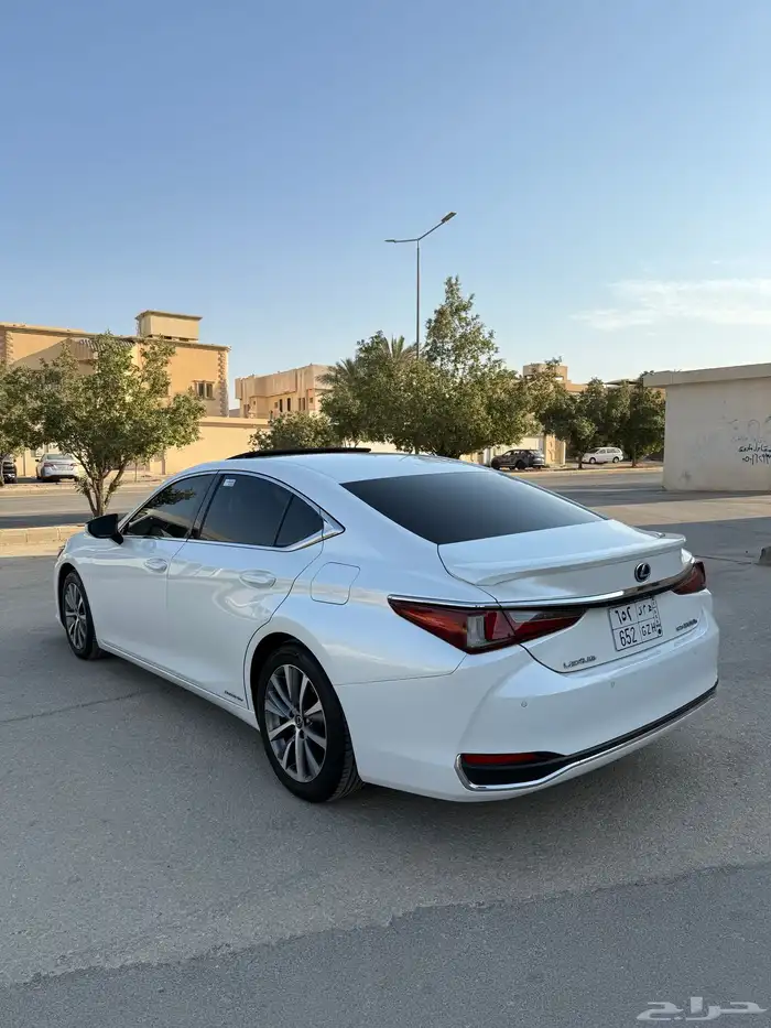 لكزس ES 300h 2021 6