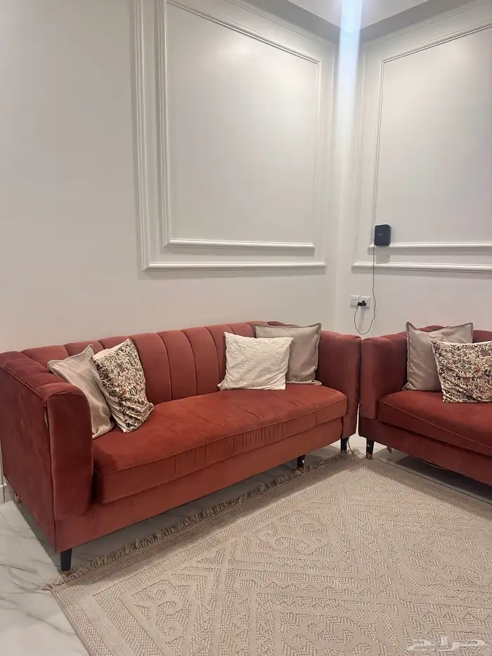 كنب وفرشه وطاوله و4 طاولات خدمه 0