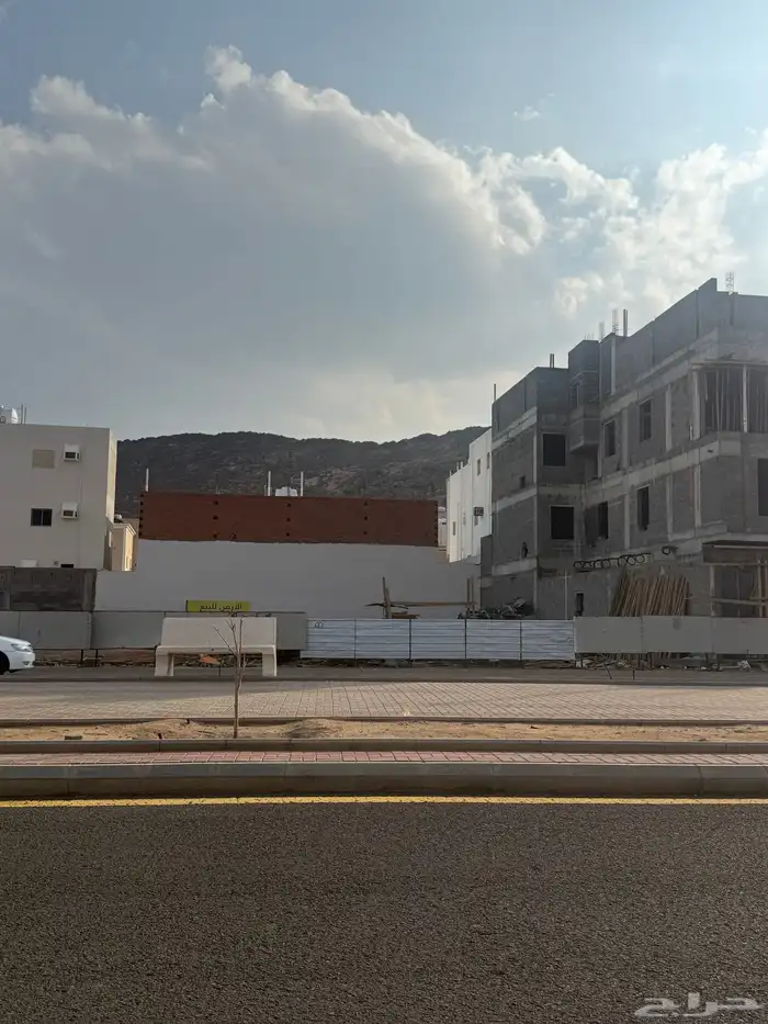 للبيع ارض تجارية في مخطط السلام م623 شارع35م شمالي 1