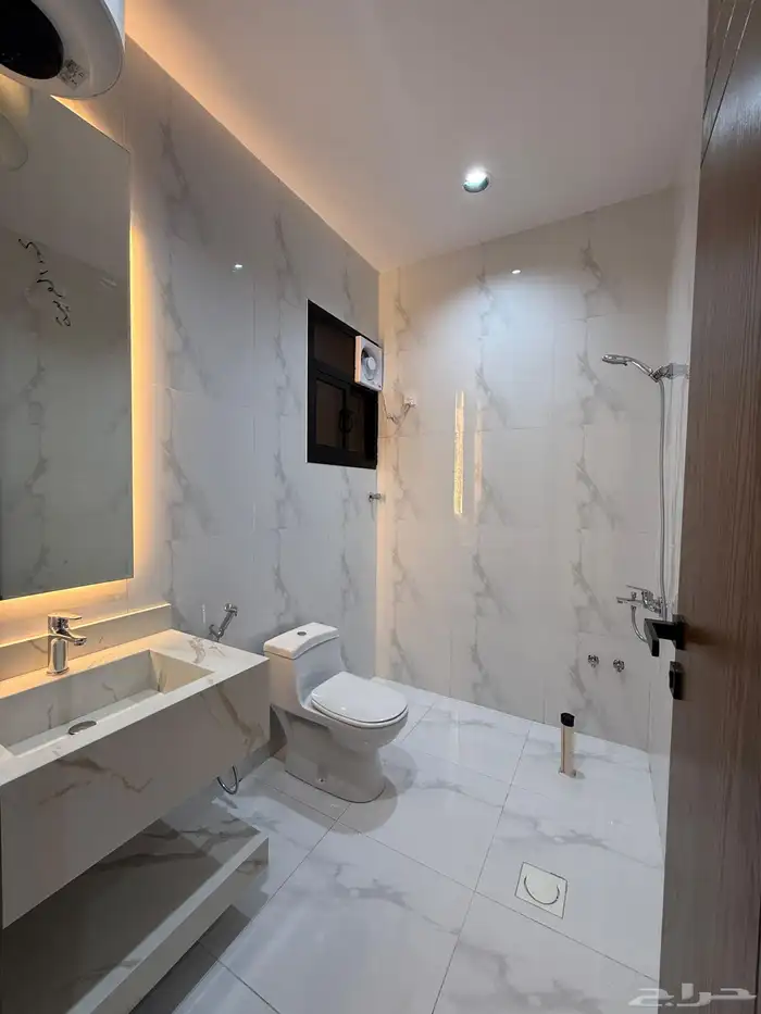 للبيع ارواف علويه وشقق ارضيه ببايكة سيارة ف شمال الخميس 18