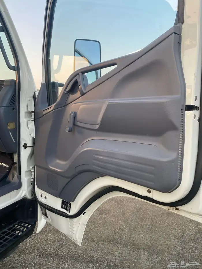 دينه موستبيشي كرين ونش نظيفة جداا 19