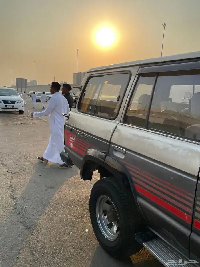 جيب لاندكروزر 4