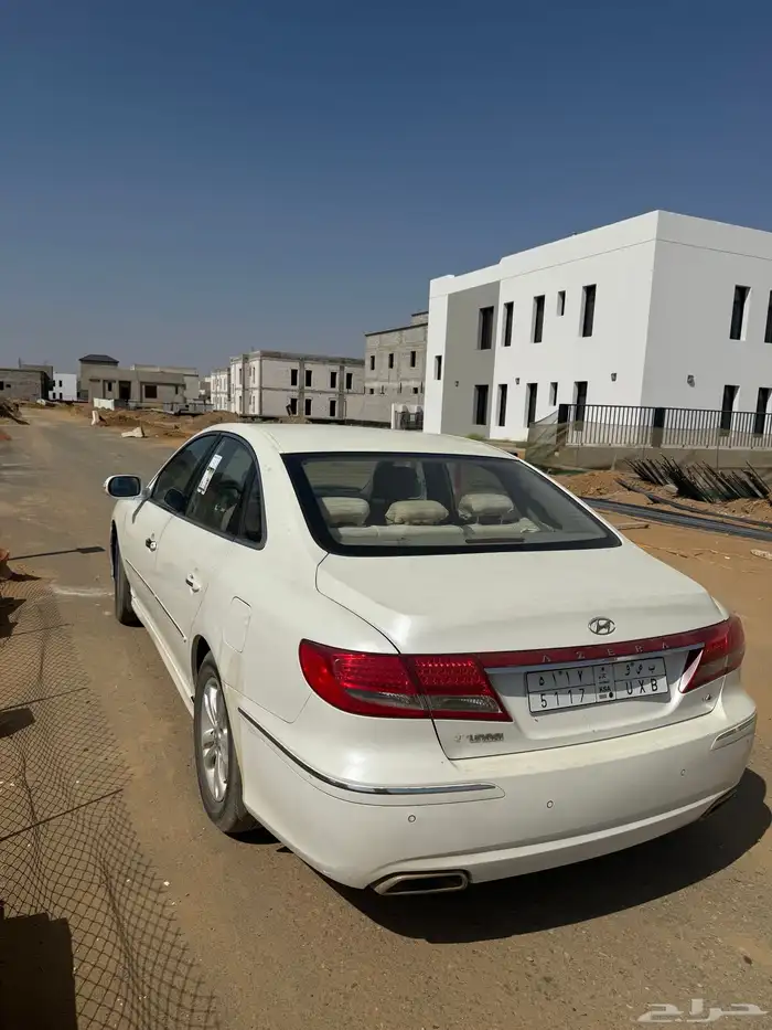 أزيرا 2011 للبيع 4