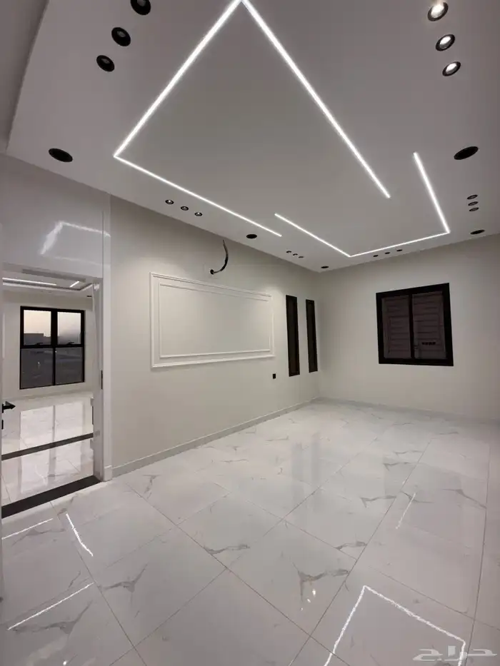 للبيع شقة علوي نظام دور بسطح خاص خلف ساكو طريق أبها الخميس 8