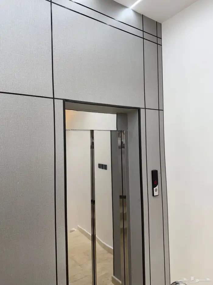 للبيع شقة علوي نظام دور بسطح خاص خلف ساكو طريق أبها الخميس 28