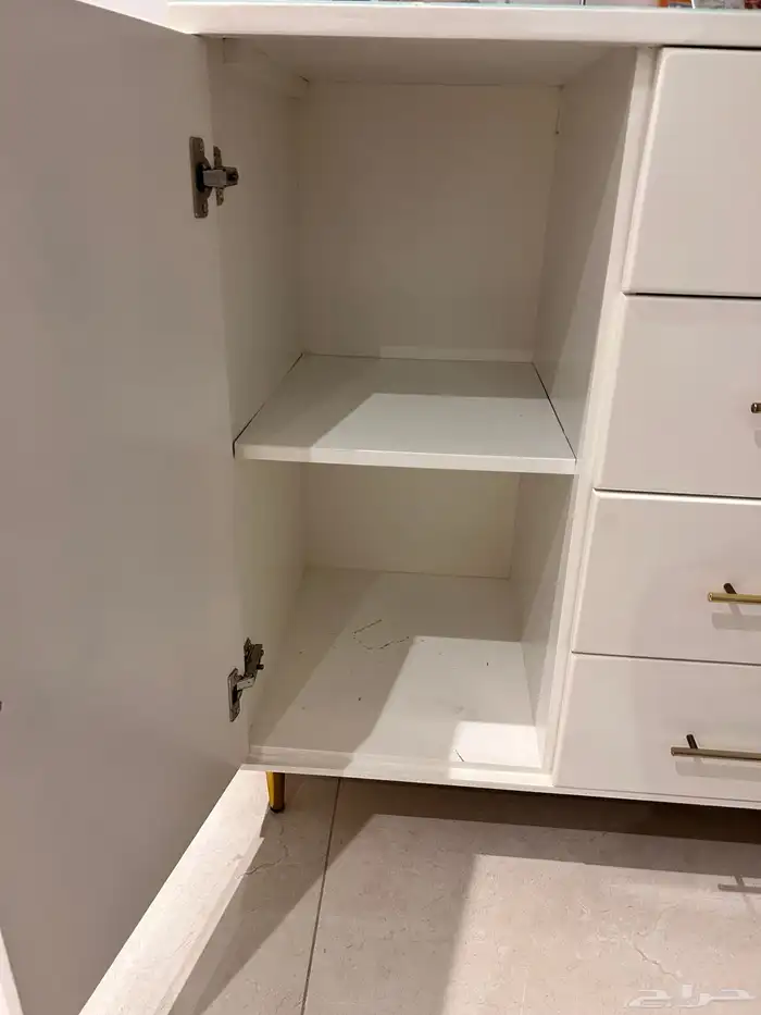 معروض للبيع   بوفيه أبيض راق  (البيع لأعلى سوم   بدون توصيل) 2