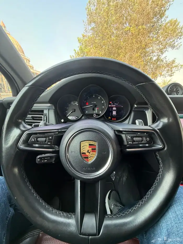 بورش ماكان أسود 7