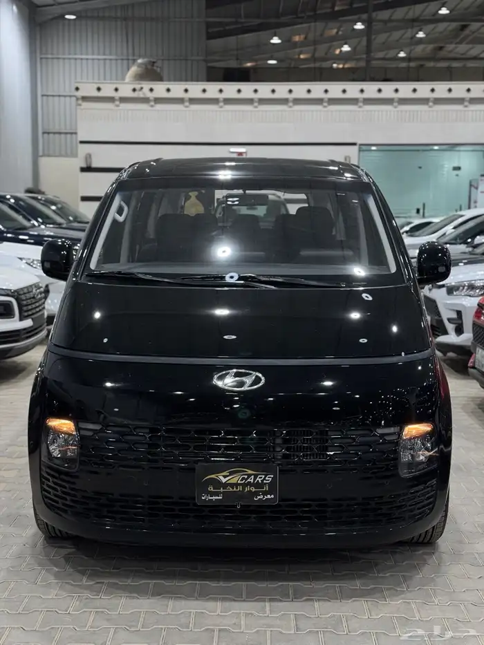هيونداي ستاريا موديل 2023 استاندر - عداد 100 الف كيلو 0