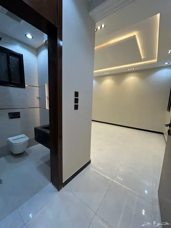 للبيع شقة دور ارضي 6غرف وسط الخدمات حي دره الموسى 14