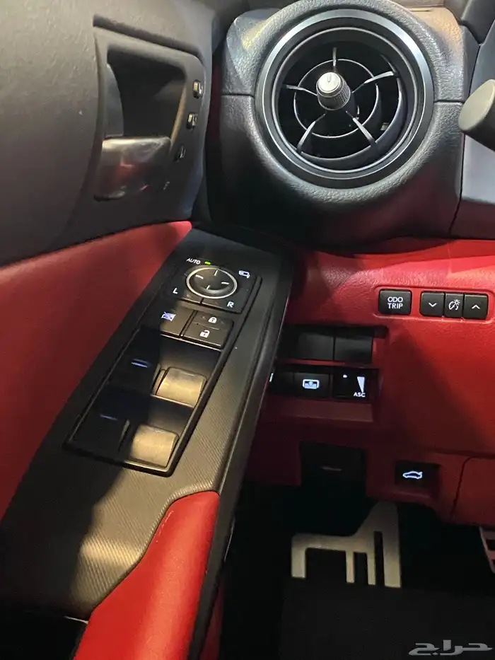 لكزس IS350 2023 ( اف سبورت ) العداد 34 الف فقط بحالة الوكال 15