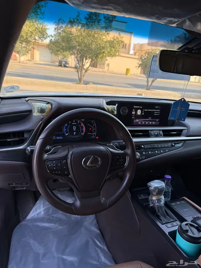 لكزس ES 300h 2021 10