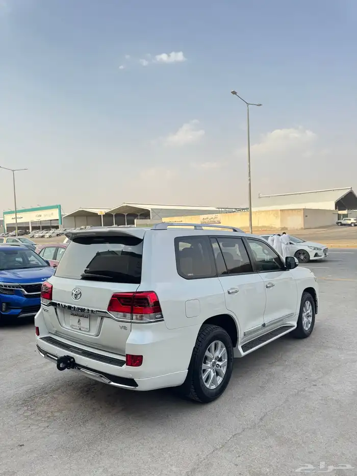 للبيع تويوتا لاندكروزر 2017 - فل كامل بحالة الوكاله - خليجي 3