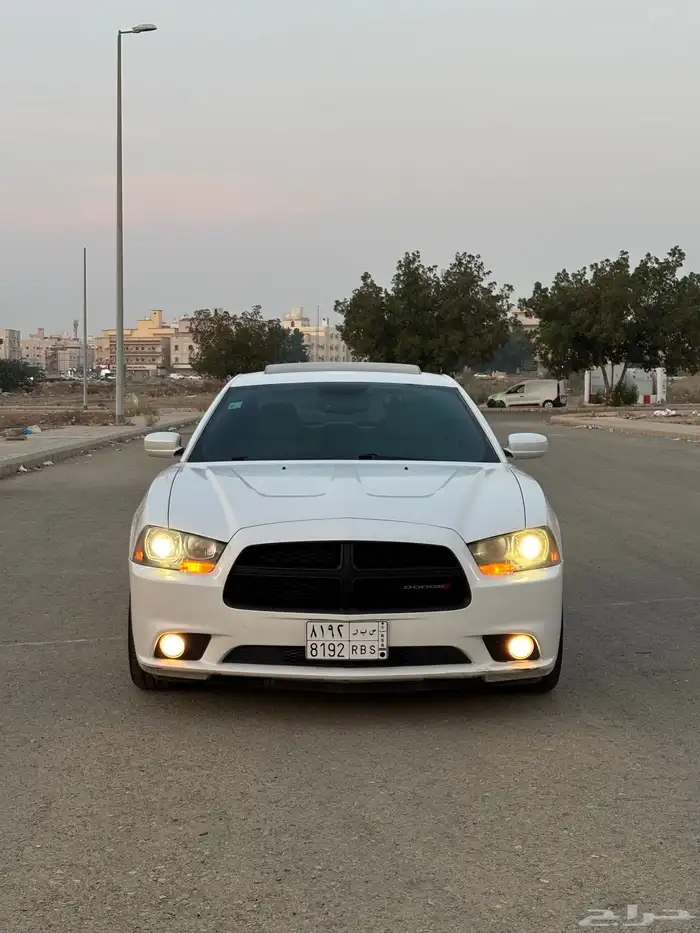 للبيع تشارجر 2014 فل هاوس V8 ابيض لؤلؤي مالك اول 2