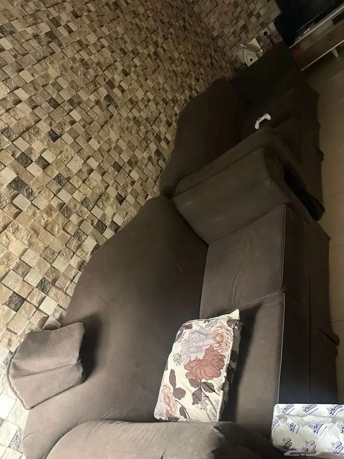 كنب بحاله جيده دولاب ايكيا كمدينا وتسريحه ومرتبه كبيره 0