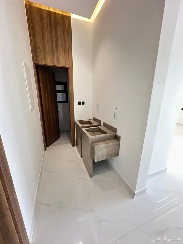 للبيع فيلا مع شقة مدخل خاص في حي  البيان 4