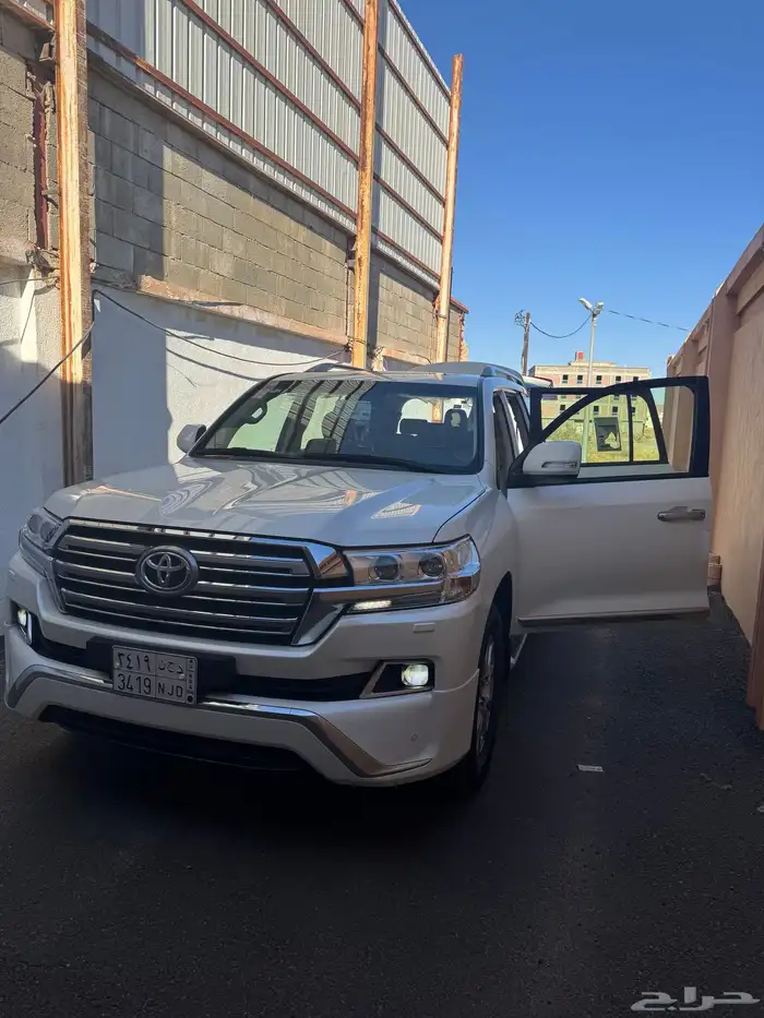 جيب صالون لاندكلوزر 2017 3