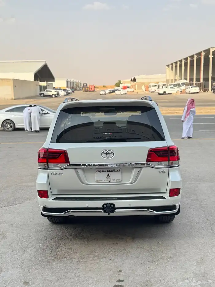 للبيع تويوتا لاندكروزر 2017 - فل كامل بحالة الوكاله - خليجي 5