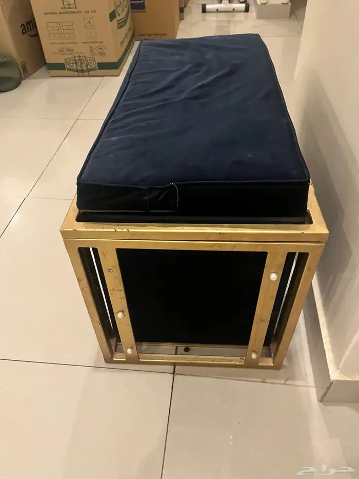 خزانة ملابس وسجاد مع مرتبة 2