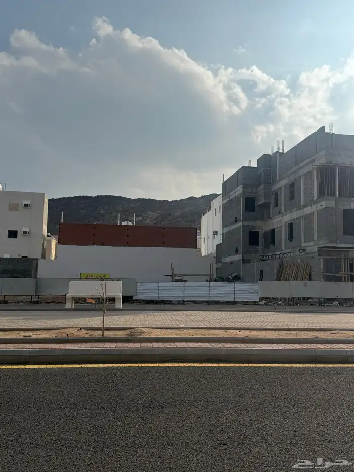 للبيع ارض تجارية في مخطط السلام م623 شارع35م شمالي 4