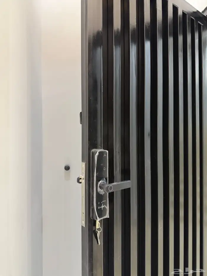 للبيع شقة علوي نظام دور بسطح خاص خلف ساكو طريق أبها الخميس 15