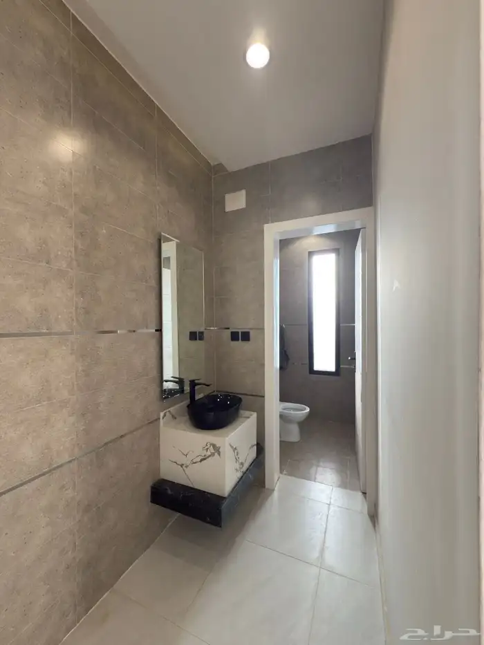 شقه علويه 6 غرف بدرج داخلي للسطح ابها قرب المطار-بسعر540الف 3