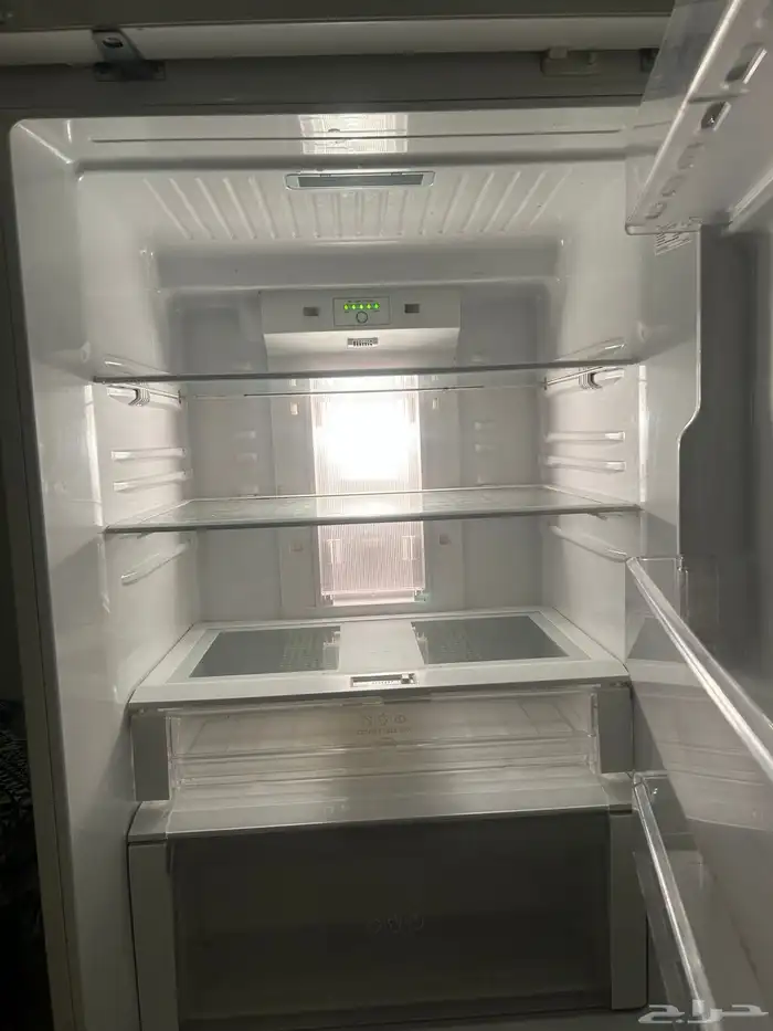 ثلاجه 750 ريال. ديب فريزر 600ريال. مكنسه 50 ريال غساله 700 2