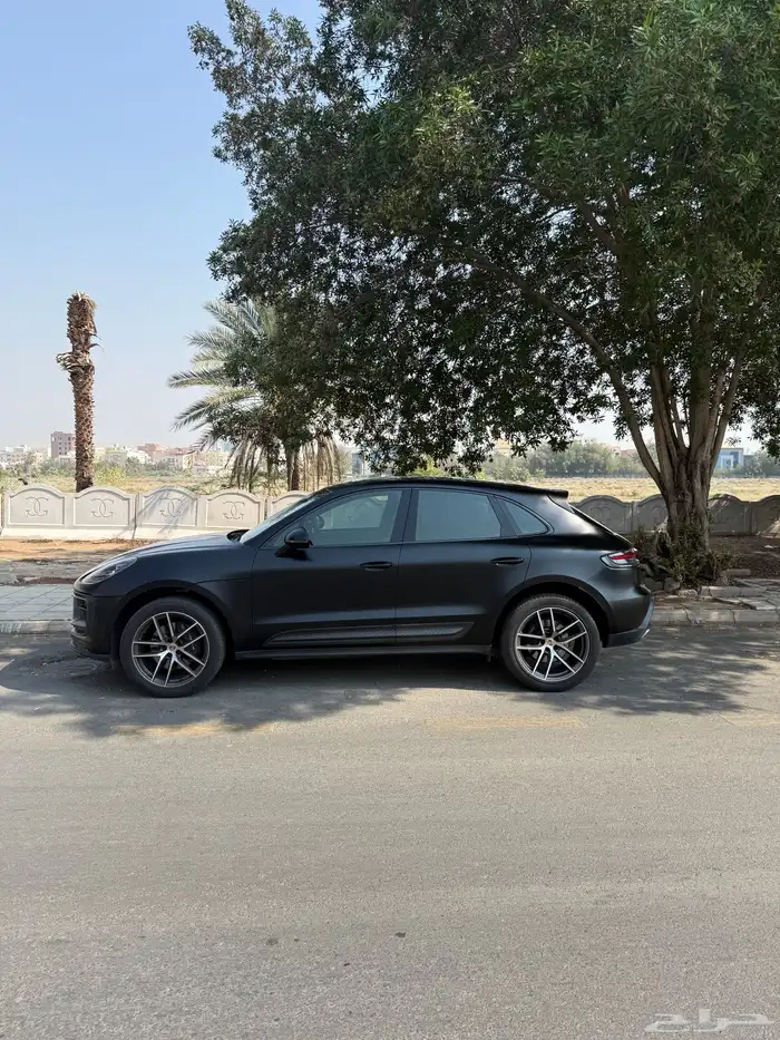 بورش ماكان أسود 2