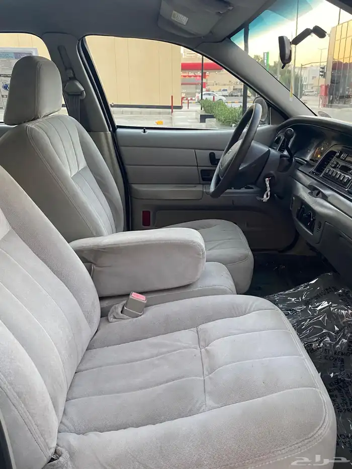 للبيع فورد فكتوريا 2003 بوليسي 10